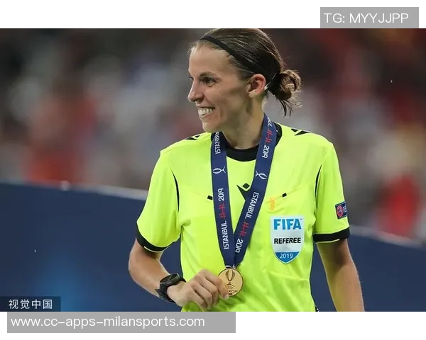 裁判专家解析里奇手球争议认为主裁和VAR的决定完全合理