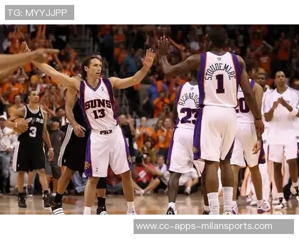 小斯重返赛场展现壮实身材太阳揭幕战再现昔日小霸王风采